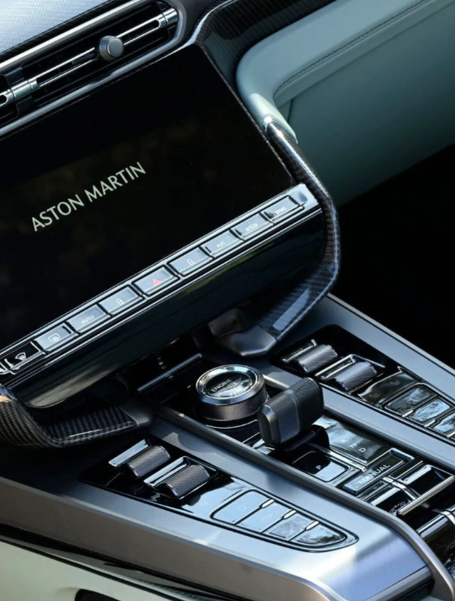 <p>This next-generation in-house infotainment system redefines connectivity with online features, full integration of wireless Apple CarPlay® and wired Android Auto™, and 3D mapping. Immerse yourself in a reassuringly intuitive cabin, controlled simply and smoothly via voice or touch. An endlessly reassuring, responsive, sensory experience.</p>
