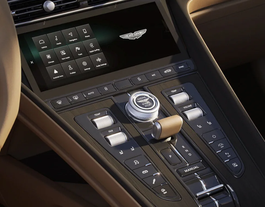 <p>Meet the infotainment system made to match the capabilities of the first ever super tourer. Designed, engineered and tailored in house. Built to support wireless Apple CarPlay™ and for the first time, born with voice control. Making satellite navigation, your favourite tracks and any app stand to attention. With your voice alone.</p>
