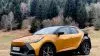 Toyota C HR 2025 aparcado en la naturaleza