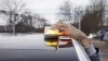 ¿Qué es obligatorio llevar en el coche de segunda mano?, te lo contamos luz V-16 en tu coche de segunda mano
