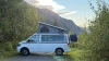 Minimalismo y micro-campers: cómo obtener una furgoneta pequeña, maniobrable, con todo lo esencial para viajar ligero.