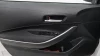 Botones de control en puerta del piloto del Corolla 1.8 122CV ActiveTech.