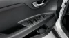 Botones de control en puerta del piloto del Kia Stonic 1.0 T-GDi 74kW (100CV) MHEV MT Drive.