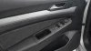 Botones de control en puerta del piloto del Volkswagen Golf Más 2.0 TDI 85kW (115CV).