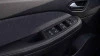 Botones de control en puerta del piloto del Renault CLIO Techno TCE de 90 CV.