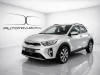 Kia Stonic 1.0 T-GDi 74kW (100CV) MHEV MT Drive visto desde la parte frontal lateral.