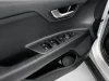Botones de control en puerta del piloto del Kia Stonic 1.0 T-GDi 74kW (100CV) MHEV MT Drive.