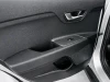 Botones de control en puerta trasera del Kia Stonic 1.0 T-GDi 74kW (100CV) MHEV MT Drive.