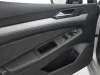 Botones de control en puerta del piloto del Volkswagen Golf Más 2.0 TDI 85kW (115CV).