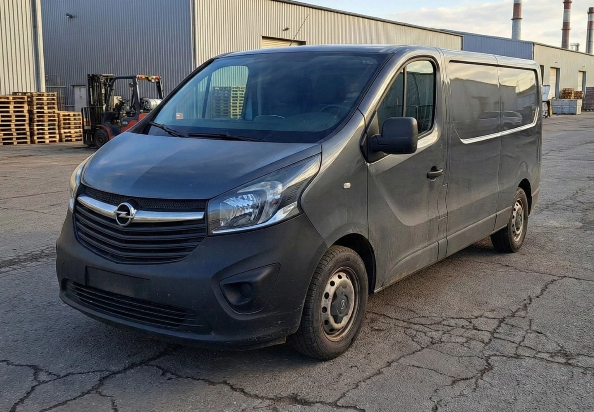Opel Vivaro de segunda mano para empresas de transporte: la furgoneta equilibrada que necesitas