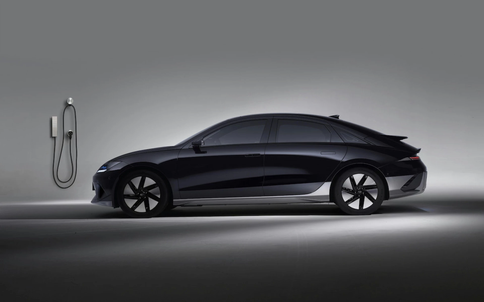 Coches híbridos baratos: Guía completa 2025