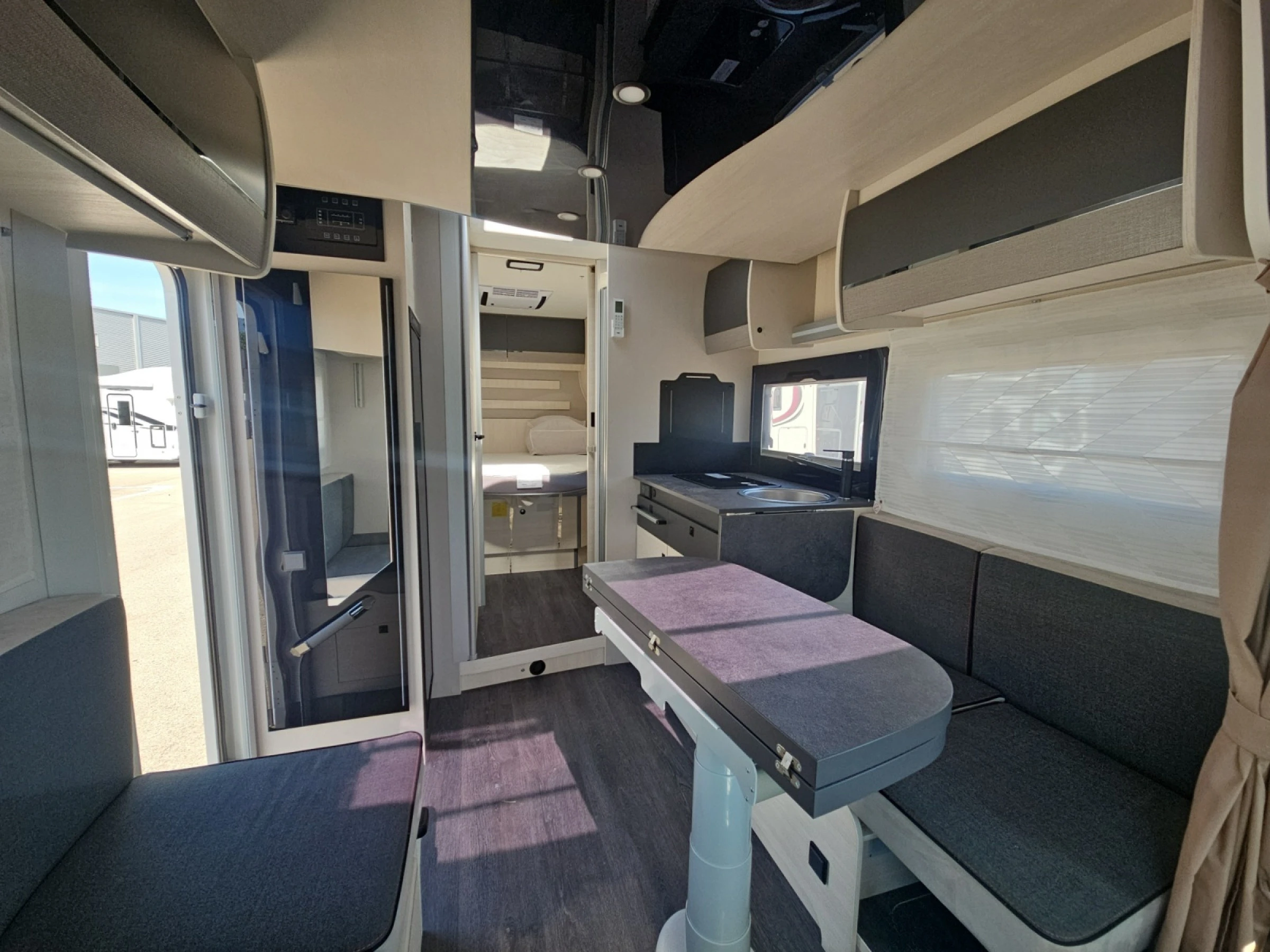 Challenger 328 Graphite Ultimate Ford - foto 11