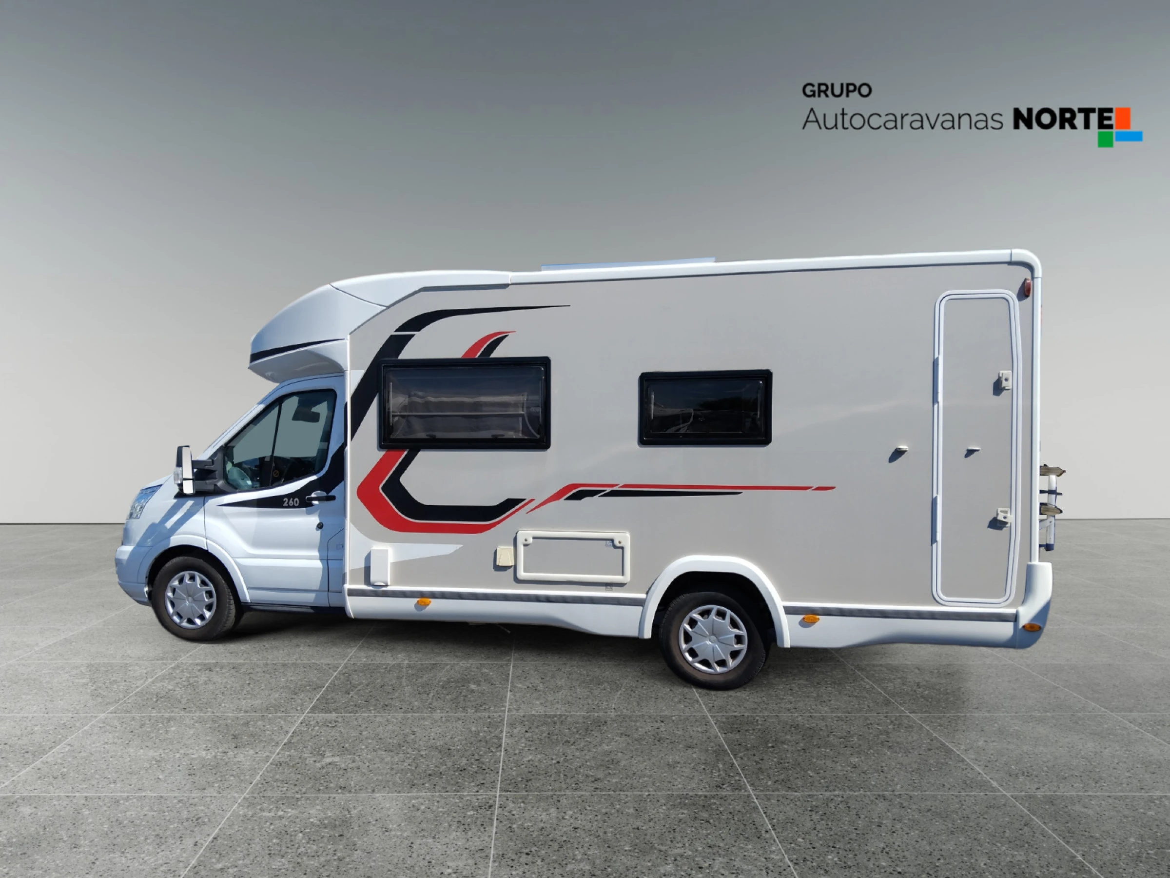 Challenger Graphite 260 Ford - foto 7