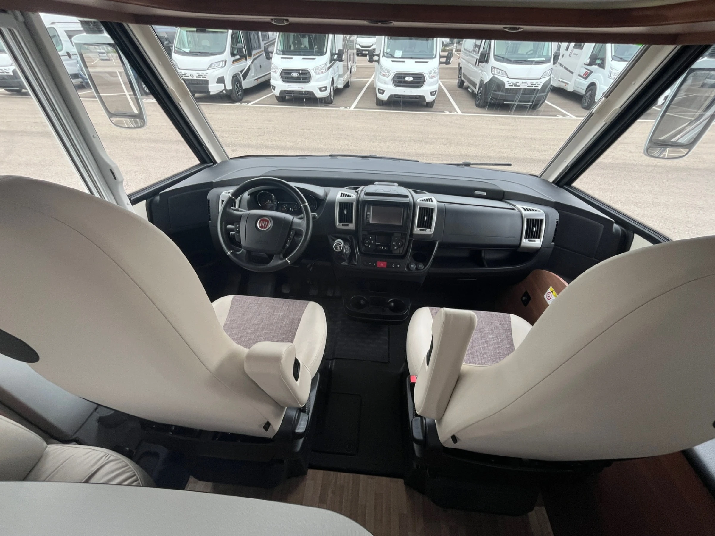 LMC I585 Explorer Sport Fiat - foto 9