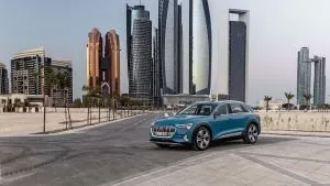 Prueba Audi e-tron: buscando electrolineras en el desierto del petróleo