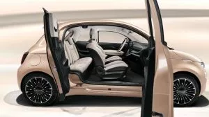 Fiat 500 3+1, el urbanita eléctrico suma accesibilidad con puerta extra