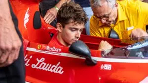  Leclerc sufre un accidente a bordo del Ferrari 312B3 de Niki Lauda 
