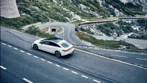 Prueba Mercedes EQS: un viaje silencioso por una carretera llena de curvas