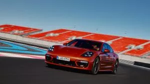 Prueba gama E-Hybrid del Porsche Panamera en el circuito de Paul Ricard