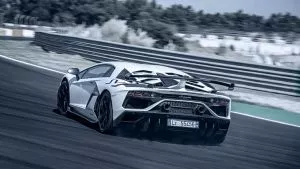 Prueba Lamborghini Aventador SVJ, salvaje se mire por donde se mire