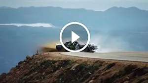 En vídeo: Ken Block desafía a la muerte y a las alturas en su Climbkhana en Pikes Peak