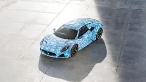 El Maserati MC20 cabrio ya se deja ver camuflado