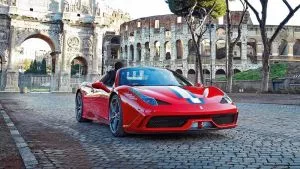 De procesiones por Italia con el Ferrari 458 Speciale Aperta