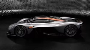 El Aston Martin Valkyrie gana un nuevo paquete aerodinámico, el AMR Performance Pack