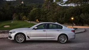 Ya tenemos precio para el BMW 530e iPerformance, tu Serie 5 para usar en ciudad sin problemas de restricciones