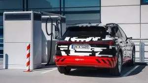 Audi sacará un supercargador para su SUV E-tron que superará al de Tesla