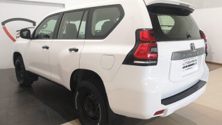 Toyota Land Cruiser 2.8 D-4D GX 7 plazas - foto 8