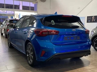Ford Focus ST-Line X 1.0T EcoBoost mHEV 125CV Km0 – vista trasera completa
