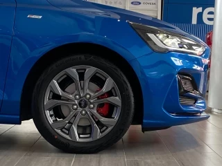 Detalle llanta original Ford Focus ST-Line X mHEV nuevo