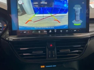 Pantalla con cámara de marcha atrás Ford Focus ST-Line X mHEV nuevo