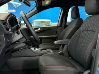 Interior Ford Kuga ST-Line FHEV nuevo – asientos delanteros