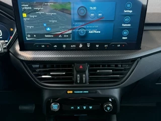 Pantalla multimedia Ford Kuga ST-Line FHEV nuevo