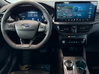 pantalla y volante kuga fhev