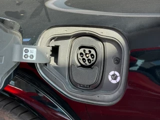 Detalle enchufe de carga Ford Mustang Mach-E Premium AWD Rango Extendido nuevo
