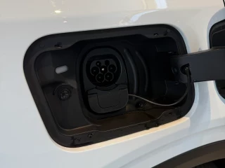 Detalle enchufe de carga Ford Explorer EV CX740S Premium 77kWh nuevo