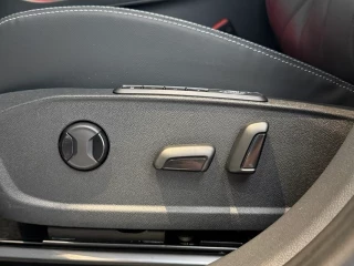 Detalle botones eléctricos de asientos Ford Capri Select nuevo