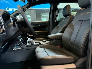 Interior Ford Ranger PHEV Wildtrak nueva – asientos delanteros