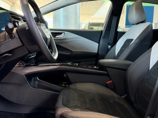 Interior Ford Puma Gen-E Premium nuevo – asientos delanteros