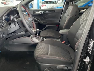 Interior Ford Focus ST-Line X mHEV nuevo – asientos delanteros