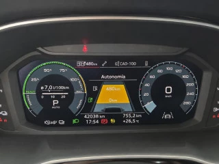 Cuadro de instrumentos con indicación de kilómetros recorridos del Audi Q3 45 TFSI E 180kW S tronic S Line (145 CV).