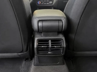 Salida aire trasera del Audi Q3 45 TFSI E 180kW S tronic S Line (145 CV).