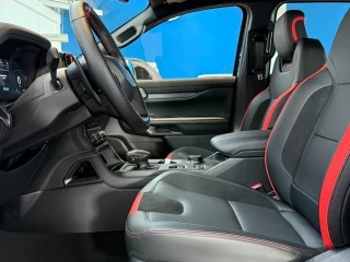 Interior Ford Ranger Raptor nueva – asientos delanteros deportivos