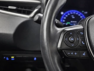 Manos derechos del volante multifunción del Corolla 1.8 122CV ActiveTech.
