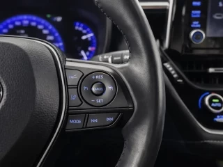Manos izquierdos del volante multifunción del Corolla 1.8 122CV ActiveTech.