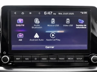 Cuadro digital central del Kia Stonic 1.0 T-GDi 74kW (100CV) MHEV MT Drive.