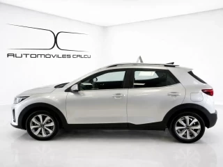 Vista perfil izquierdo del  Kia Stonic 1.0 T-GDi 74kW (100CV) MHEV MT Drive.